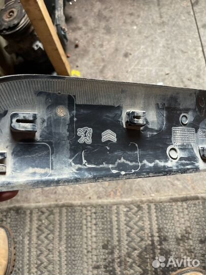 Молдинг двери передней правой peugeot partner 2