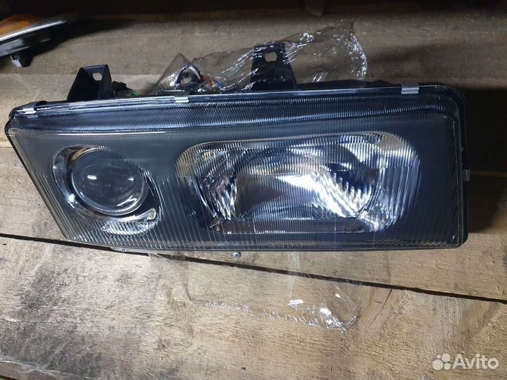 Фара правая Mitsubishi Fuso Fighter 1993-2007