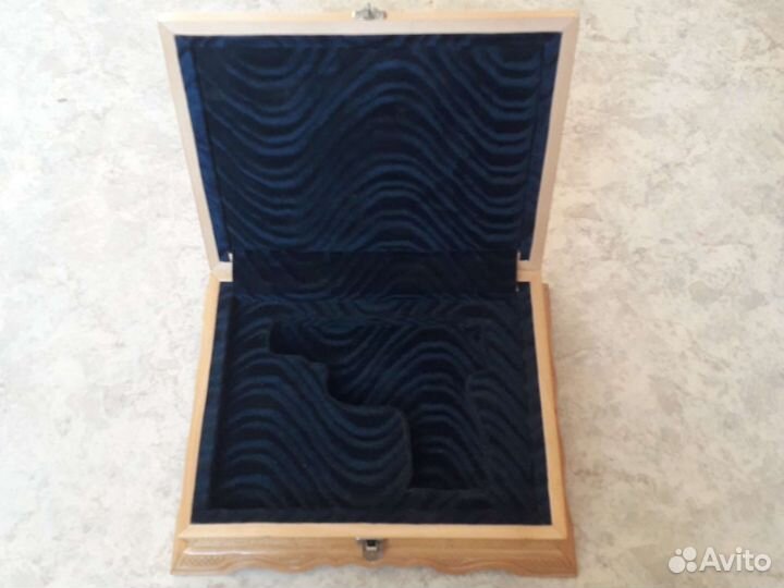 Деревянная шкатулка