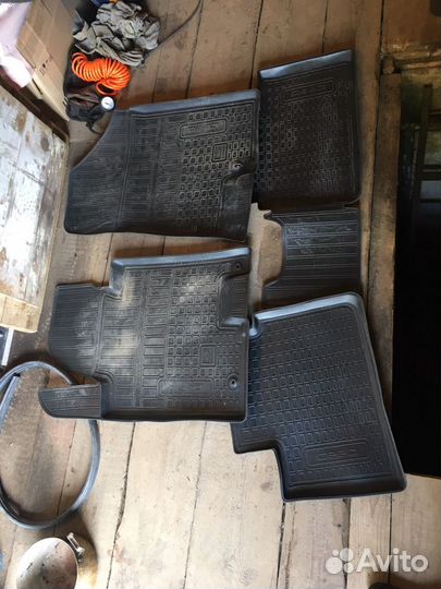 Автомобильные коврики резиновые