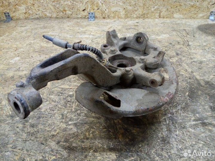 Поворотный кулак передний правый Land Rover Range