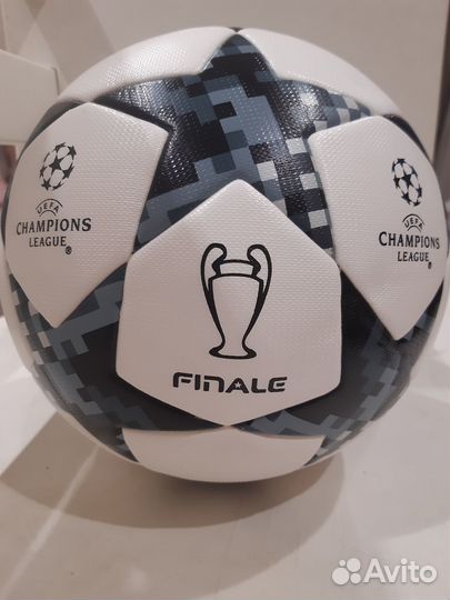 Футбольный мяч adidas лига чемпионов и Мадрид 19