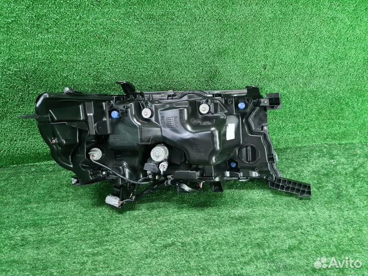 Фара левая Toyota Land Cruiser