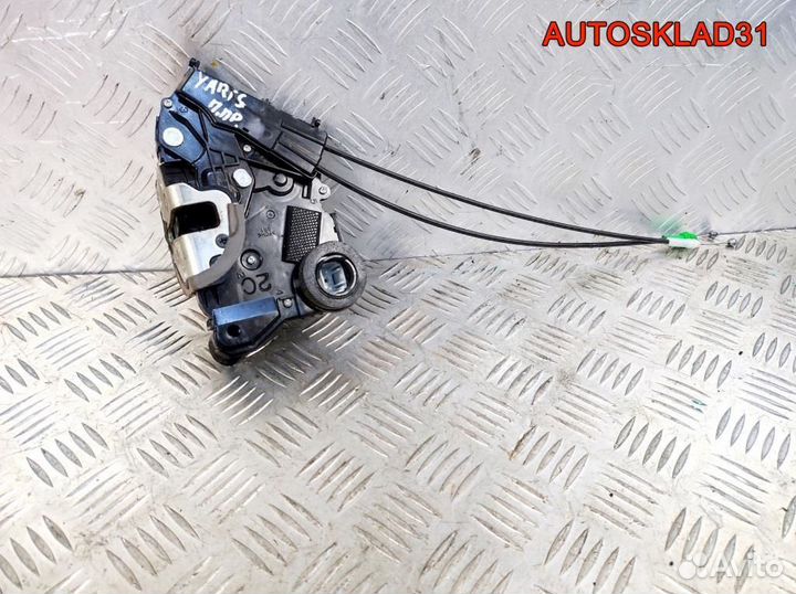 Замок двери передней правой Toyota Yaris