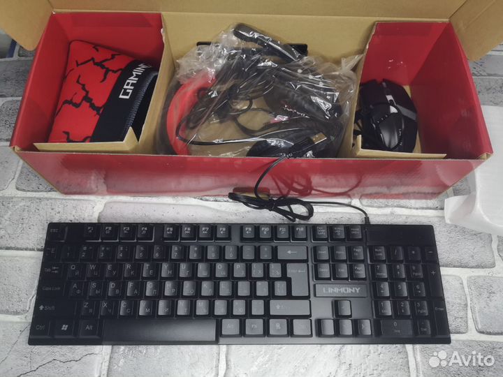 Новый набор. Клавиатура мышь наушники коврик 4в1