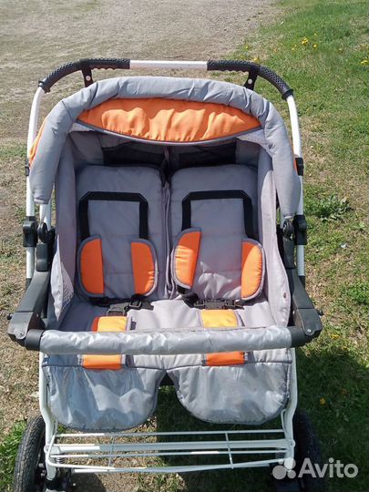 Коляска для двойни