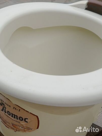 Ведро пластиковое с крышкой для туалета