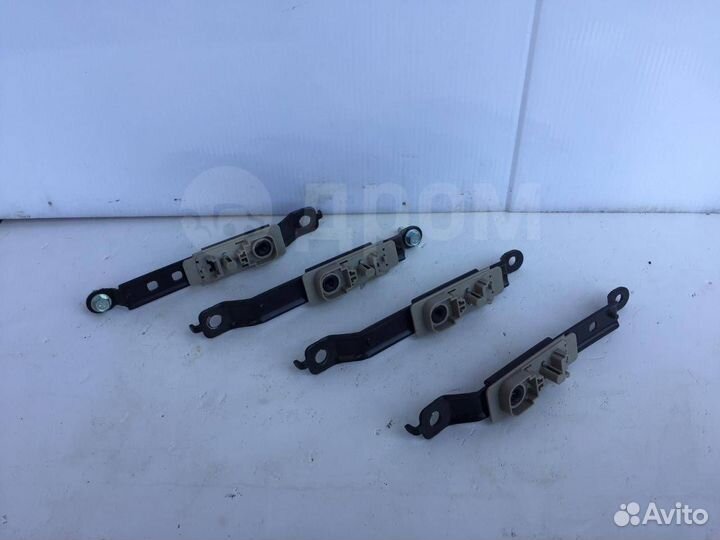 Держатель ремня безопасности на Infiniti Fx35 Fx45