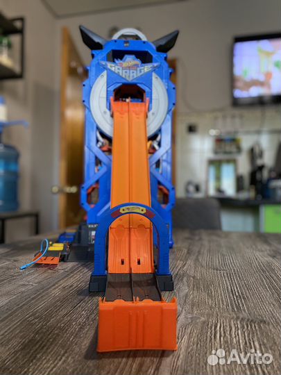 Набор игровой Hot Wheels Mega Garage