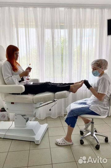 Педикюр с обработкой стопы