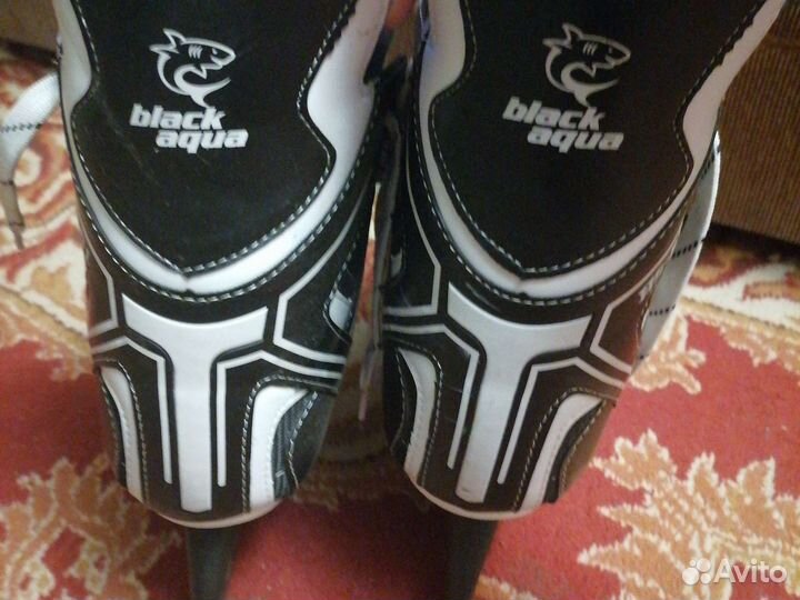 Хоккейные коньки black aqua
