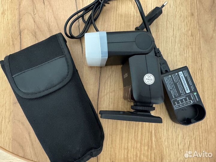 Вспышка камеры Godox V350