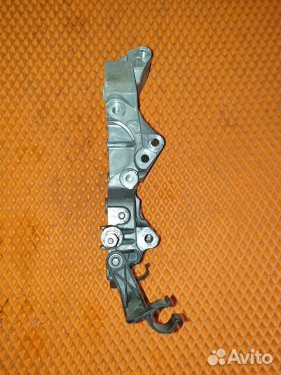 Кронштейн генератора BMW 3 F30