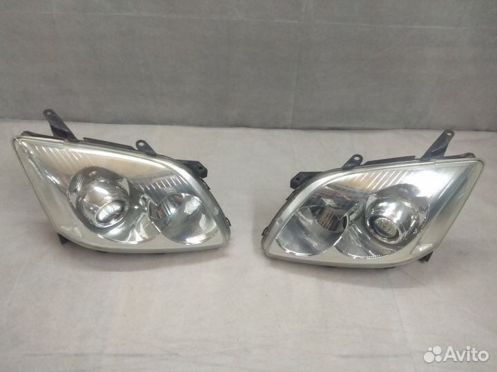 Фары на Toyota Avensis 250