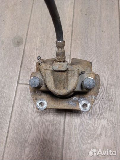 Суппорт тормозной задний левый Volvo XC90 рест