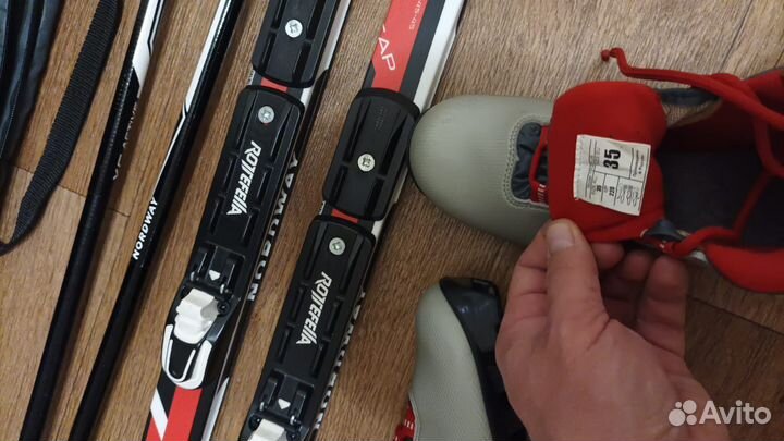 Детские беговые лыжи