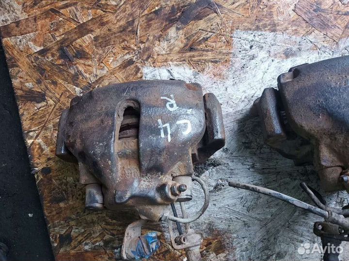 Суппорт передний левый и правый Audi 100 (C4)