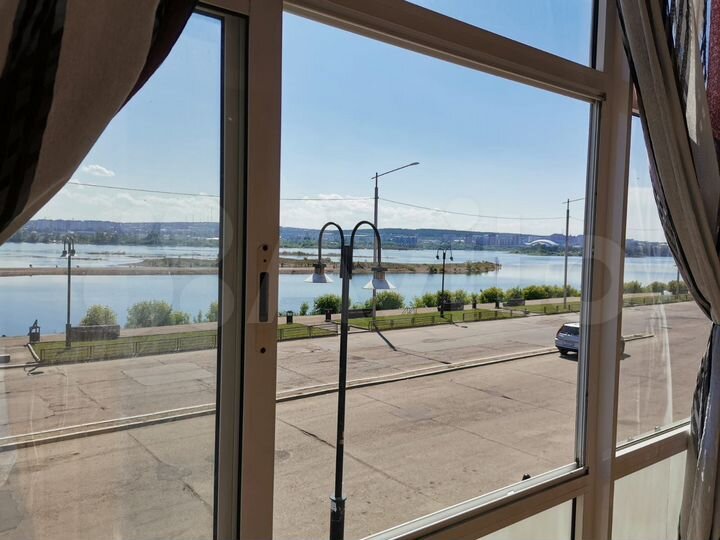 2-к. квартира, 40 м², 1/3 эт.