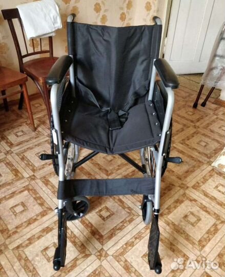 Коляска инвалидная и ходунки шагающие