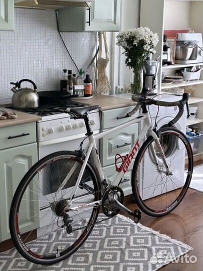 Шоссейный велосипет Giant