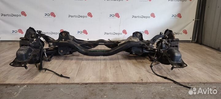 Volkswagen Passat B7 Задний подрамник балка