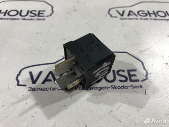 Реле Audi S8 D2 4D 4.2 2000