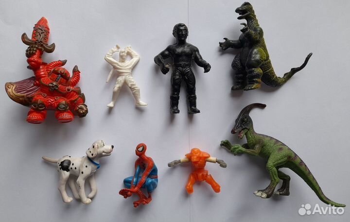 Старые игрушки 90х, фигурки, брелки, киндеры, etc