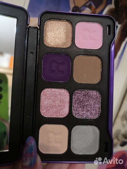 Палетка теней makeup revolution