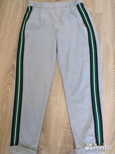 Брюки серые Bershka женские с зелеными лампасами S