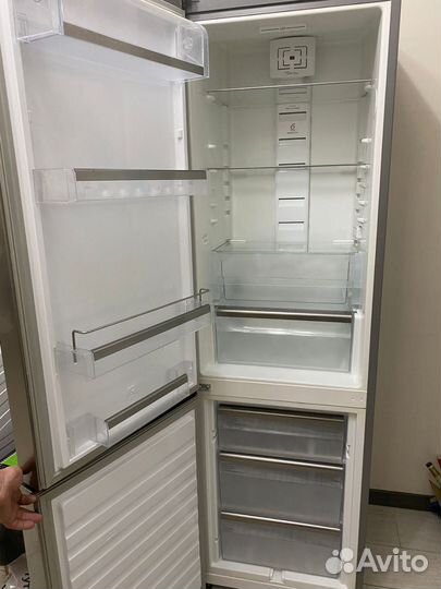 Холодильник whirlpool