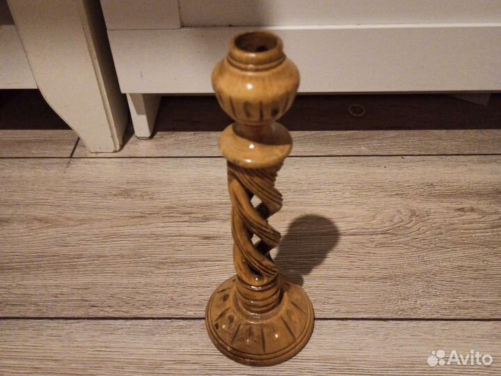 Подсвечник из дерева