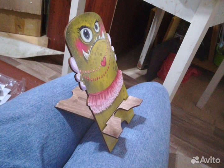 Подставка для телефона из дерева