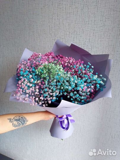 Букет цветов из радужной гипсофилы