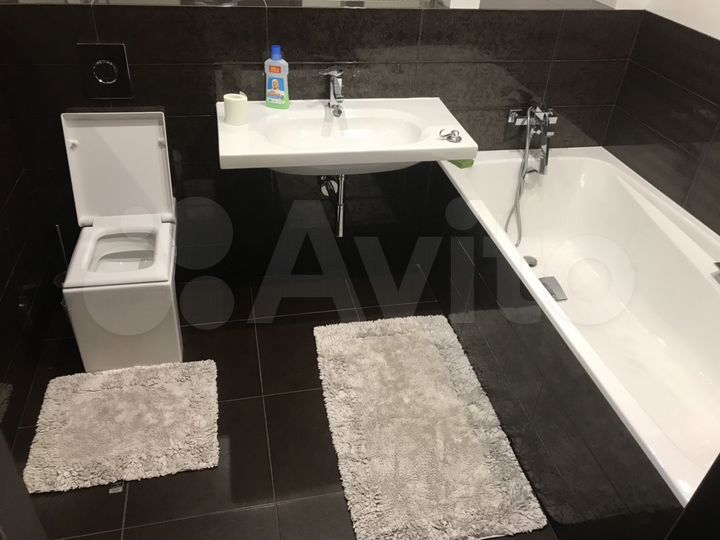 2-к. квартира, 76 м², 8/10 эт.