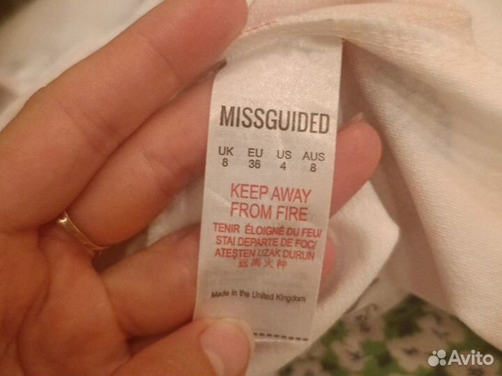 Платье MissGuided белое на плечах 42-44