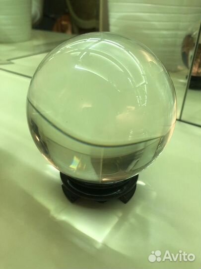 Хрустальный шар на подставке. Диаметр 10см
