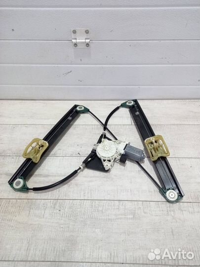Стеклоподьемник задней левой двери Volkswagen Toua