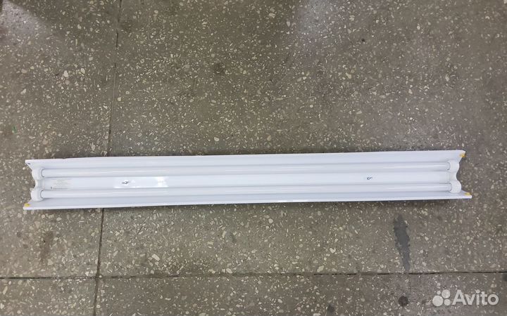 Светильник с люминесцентными лампами