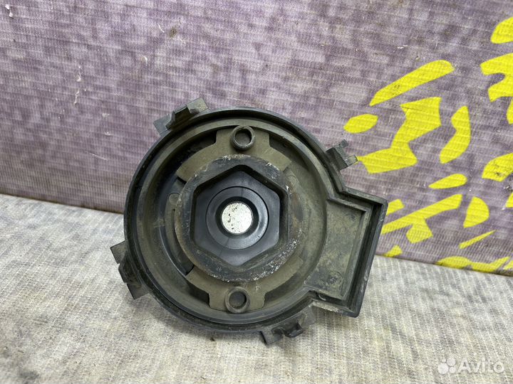 Крышка моторчика отопителя Опель Астра Н Astra h