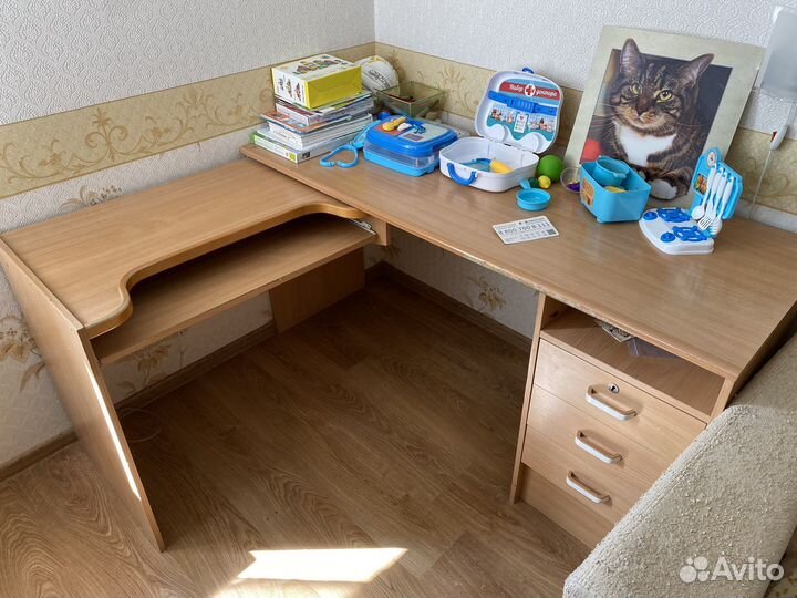 Компьютерный стол угловой