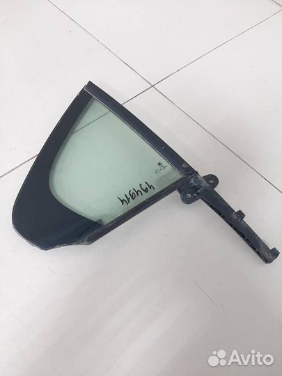 Стекло двери задней правой форточка Skoda Rapid 20