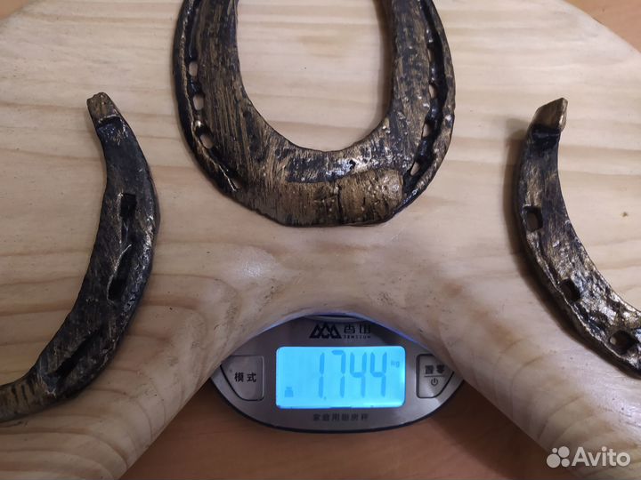 Панно на стену, подковы