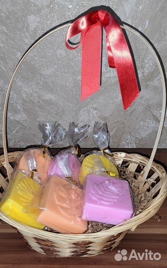 Набор мыла ручной работы в подарочной корзинке