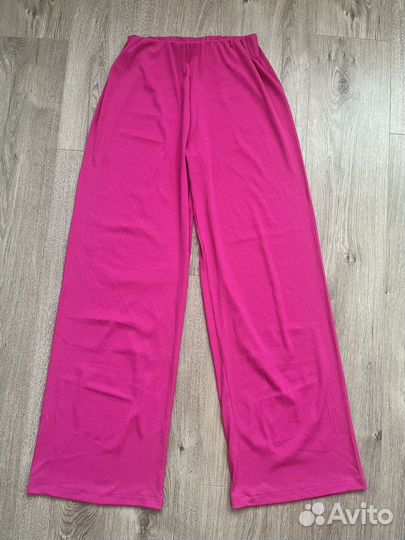 Ярко-розовый костюм, размер 42-44