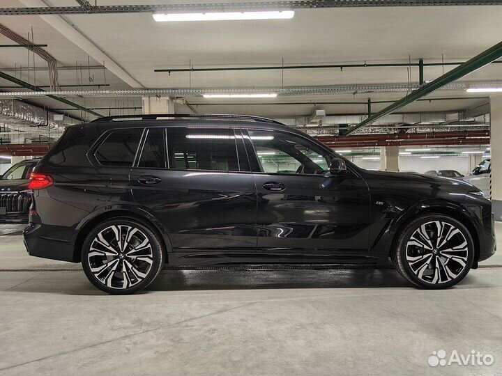 BMW X7 3.0 AT, 2023, 9 000 км