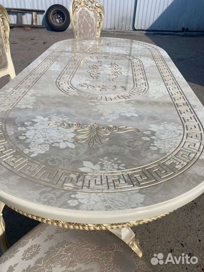 Стол и стулья