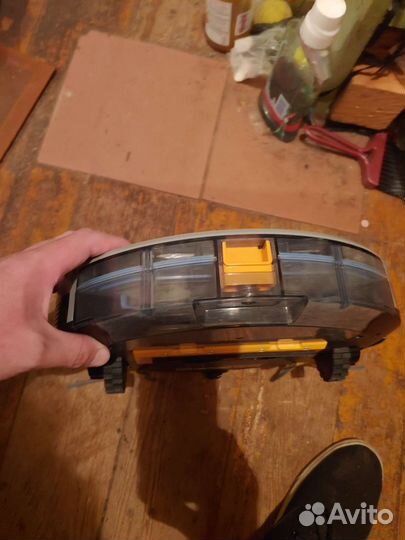 Робот пылесос на детали