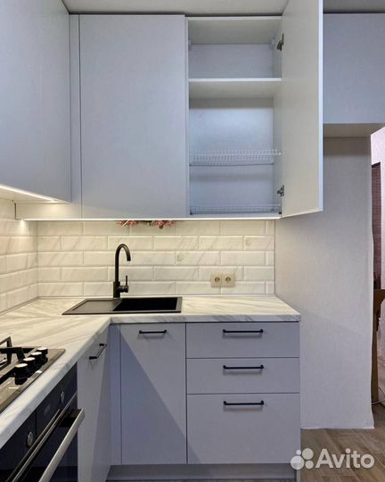 Кухня с барной стойкой