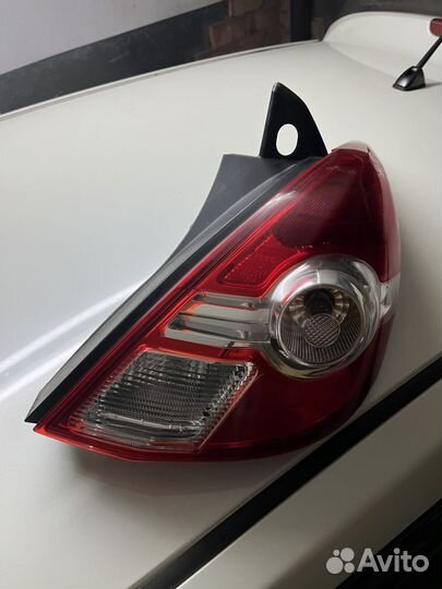 Задний фонарь Nissan Tiida