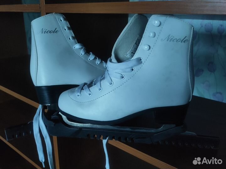 Коньки фигурные две пары